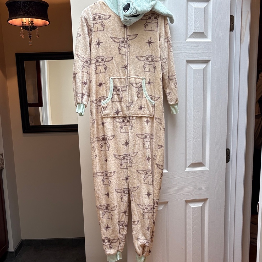 Star Wars Baby Yoda Hooded Fleece sleepwear Small Star Wars Onesie EUC
